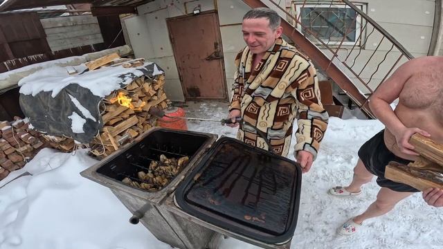 Мобиба во дворе