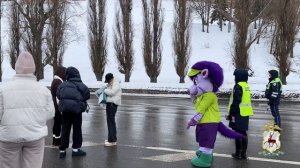 Сотрудники Госавтоинспекции совместно с общественниками поздравили нижегородских автоледи с 8 марта