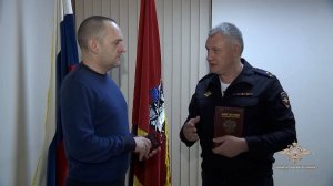 В Москве полицейские вручили паспорт гражданина РФ англичанину – участнику СВО