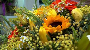 В России стартовал предпраздничный цветочный марафон.