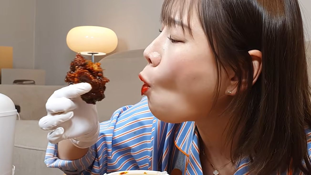 🔥🍲 Мукбанг и Mukbang : ОСТРОЕ СБОРНОЕ РАГУ! 🔥 Говядина, морское ушко, лапша креветочные ... 🍤