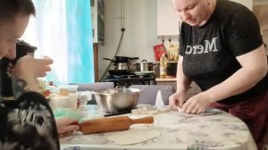 С ДОЧЕЙ СХОДИЛИ ЗА ПОКУПКАМИ/ЖАРИМ ЧЕБУРЕКИ...