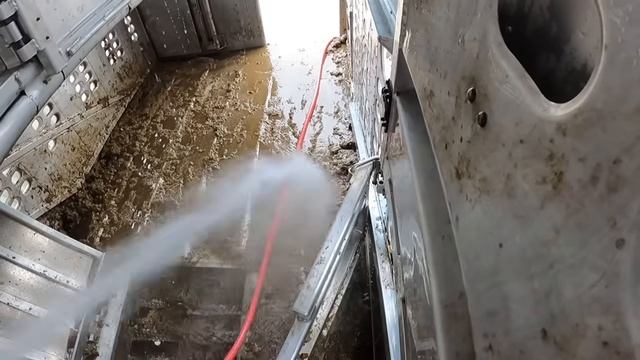 New Year, New Poo ( Raw Audio, No Music) Cow Trailer Washout (ep.15)