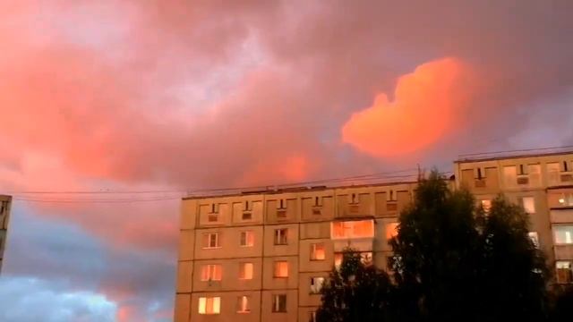 Красивый закат солнца в Сыктывкаре