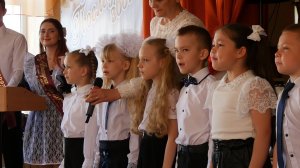 Первоклассники на последнем звонке