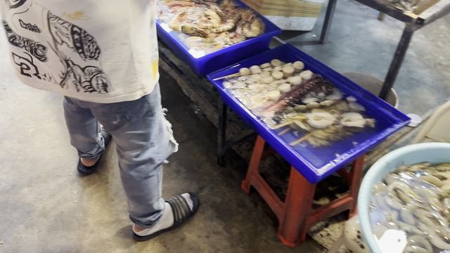 Зимовка в Тайланде с годовасиком 22.1.26 Пляж и лобстер пати. Дорогой ужин