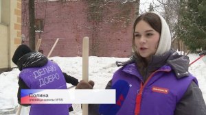 Волонтёры очистили территорию центра для несовершеннолетних «Ласточка» от снега