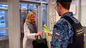 Дарите женщинам цветы!