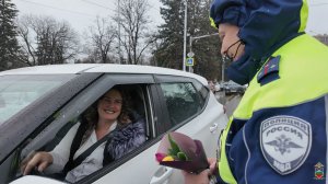 Госавтоинспекция республики провела акцию «Цветы для автоледи»