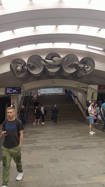 Ст. метро Бабушкинская, Москва, Оранжевая Линия - интерьер, пассажиры, прибытие-отправление поездов