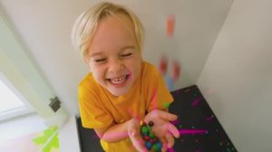 Влад и Ники - Конфетный душ