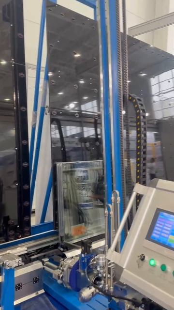 Работа интернациональной команды Www.stanki.online на выставке Мир стекла -2026