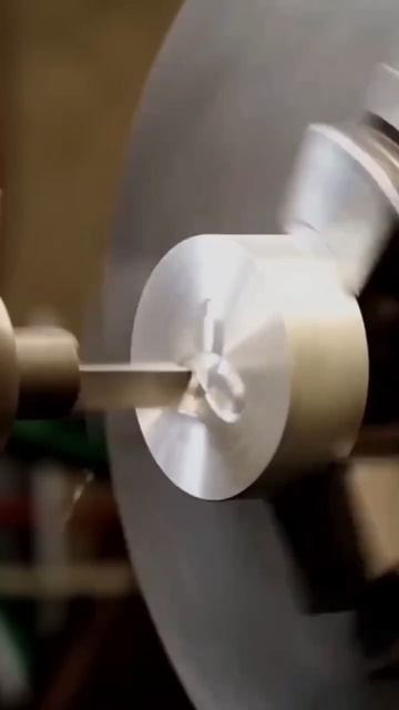 1836. Отверстие в виде трилистника на токарном станке