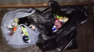 Утро начинается со сбора металла.