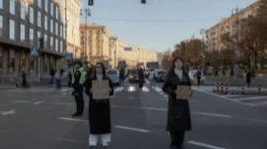 Зеленский обязал всех водителей на Украине останавливаться в 900