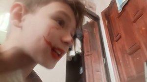 Клоун посадил Полину и Даню в коробку