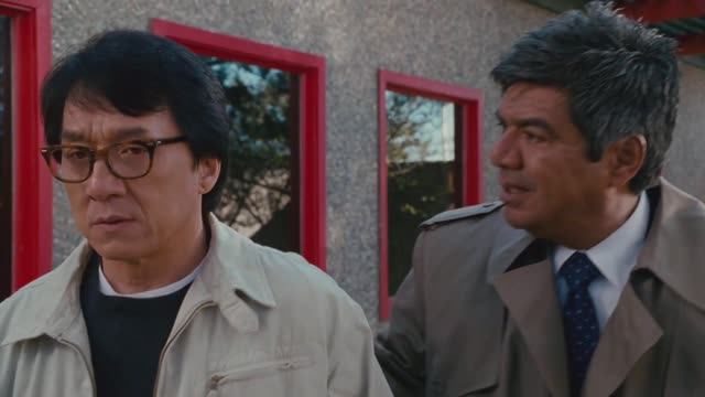 Шпион по соседству: Разоблачение начальника Боба