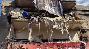 Огромная воронка, руины и раскиданные авто — последствия мощной атаки Израиля на ливанский ...