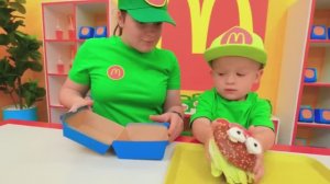 Диана и Рома - Оливер делает гамбургер