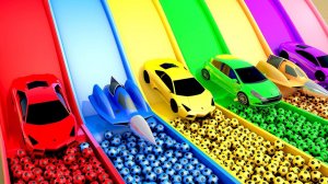 Изучаем цвета с помощью горки для футбола с 7 уличными машинками!