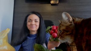 Сегодня были на рынке! Распаковка продуктов! Кто хочет купаться в клубнике со сливками Вам сюда)))🤗