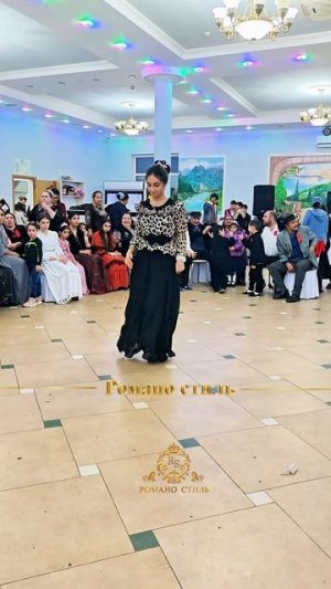 🔥Цыганочка красиво танцует🔥#красавица#ябьяв#цыганская#свадьба#2025#роскошная#шукарни#романо#cтиль