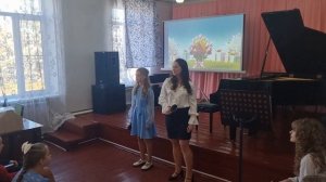 песня Мама устала поет Дарья и Татьяна Собина.mp4