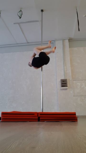 Прыжки - бэковер на высоте (Александр Странник https://vk.com/far_familiar)