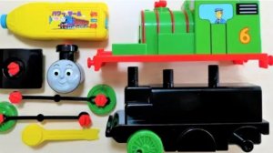 Видео для детей. Составные части зелёного паровозика, собираем его и изучаем. #дети #видеодлядетей