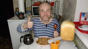 обед без Рыжули. показываю свежеиспечённый хлеб. мукбанг. обжор. еда на камеру. диета. шизофрения.