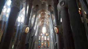 🇪🇸⛪️ Испания, Барселона: строящиеся храмы — Саграда Фамилия и Собор Святого Креста