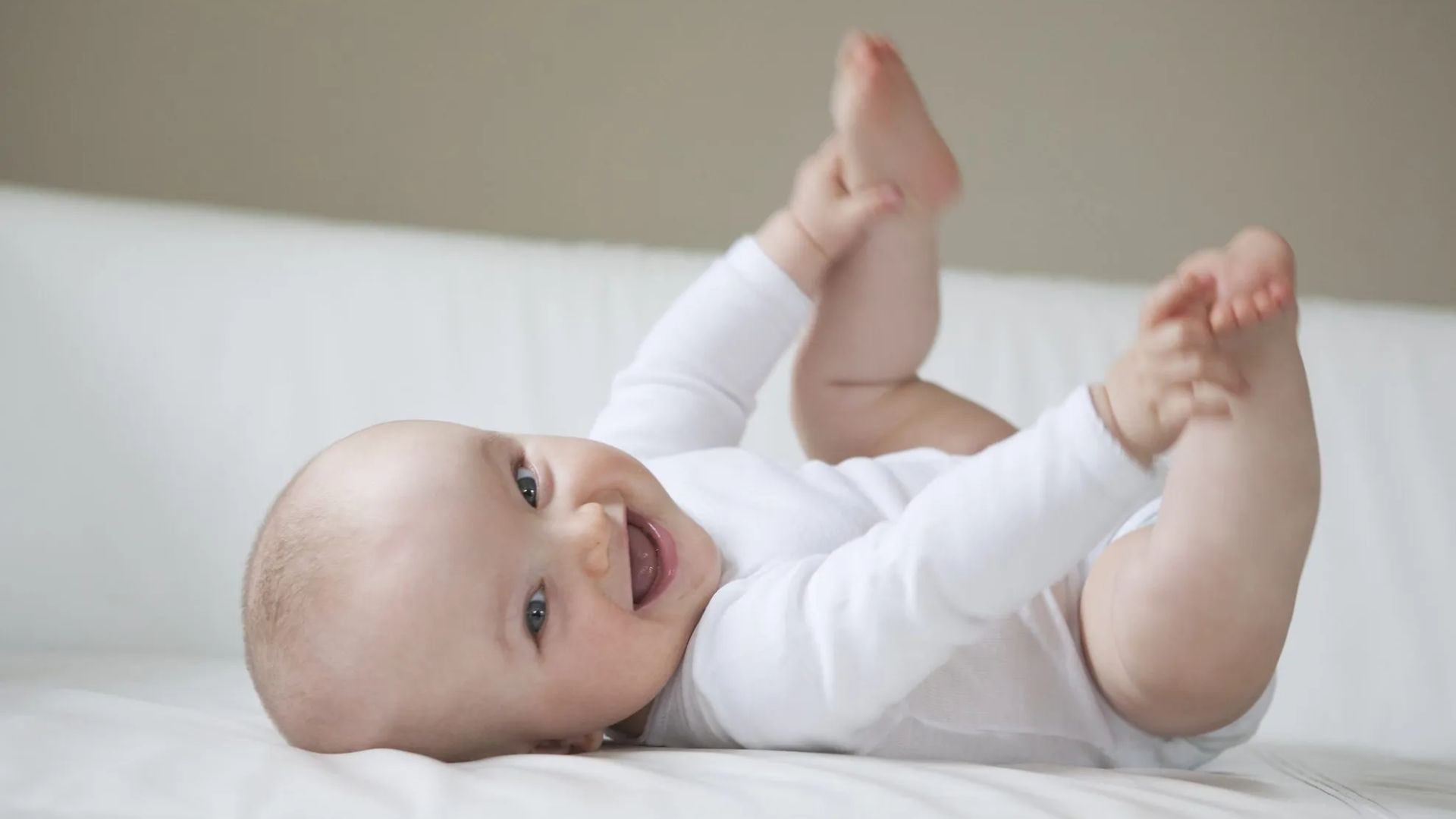 Упражнение "Ребенок смеется и играет"