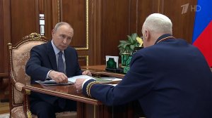 Владимир Путин в Кремле принял главу Следственного комитета Александра Бастрыкина.