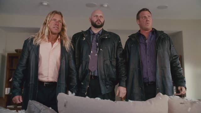 Шпион по соседству: Бандиты Полдарка напали на дом