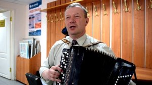 Егоров С. Н. поет и играет