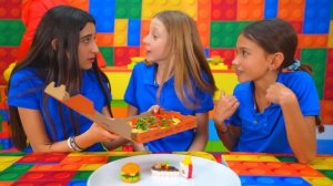 Картонная, пушистая и лего школы Насти и друзей