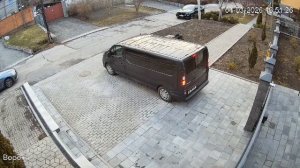 Днепропетровск. Мужик просто вышел выгулять собак.