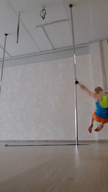 Многоступенчатая крутка с кувырком в конце (Александр Странник https://vk.com/far_familiar)