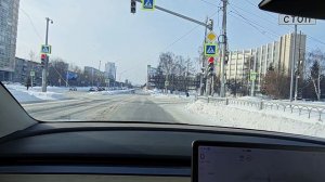 Tesla model 3 работа полного автопилота FSD на перекрёстке