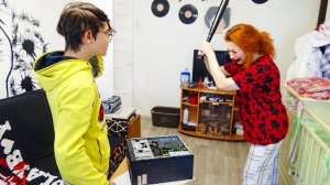 МАТЬ РАЗБИВАЕТ БИТОЙ КОМПЬЮТЕР СЫНУ В РЕАЛЬНОЙ ЖИЗНИ ИЗ-ЗА МАЙНКРАФТ!