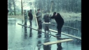 Опасная добыча льда в старину в Германии.