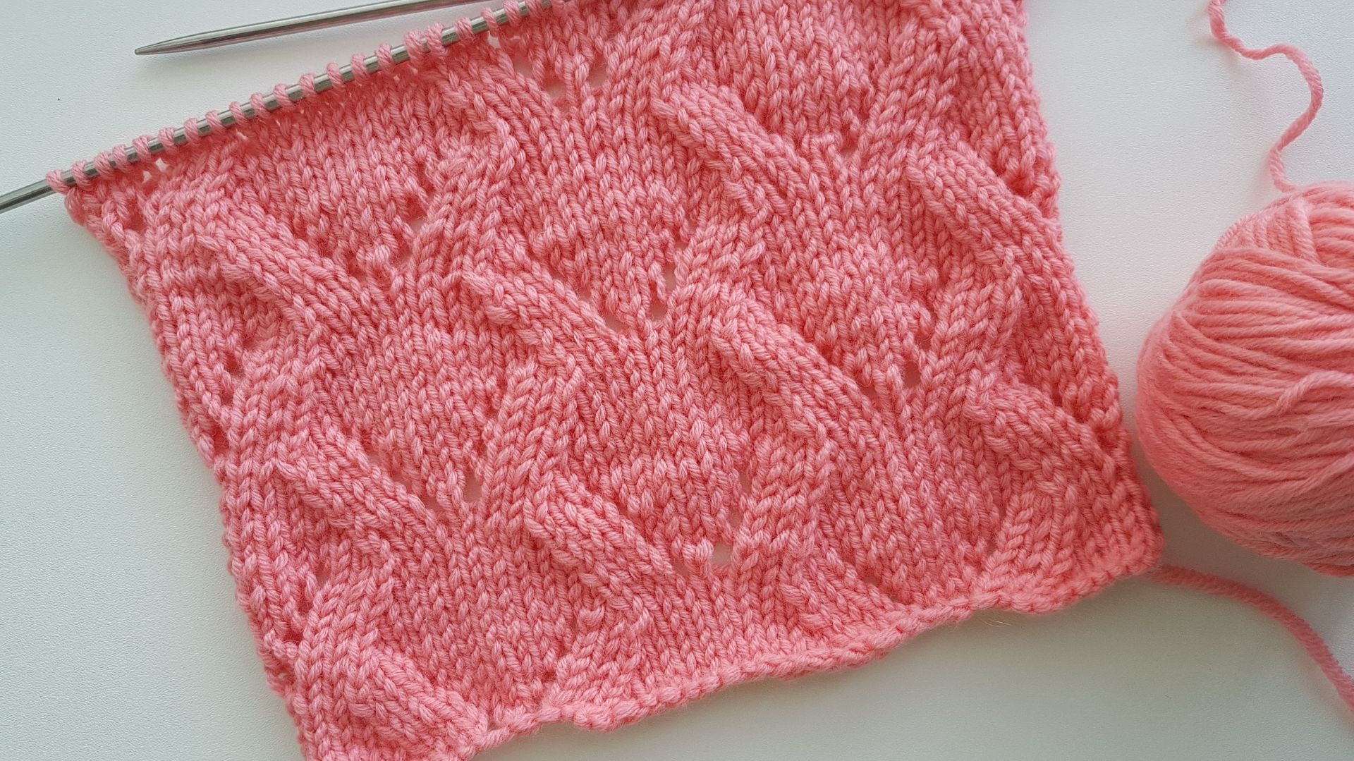 🌊 Ажурные Зигзаги Спицами: Ритмичный Узор с Волнообразным Движением | Подробный Мастер-Класс 🌊