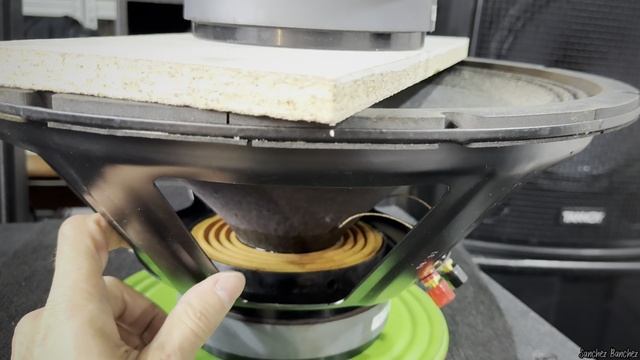 Обзор сабвуферов Turbosound  TXD 218