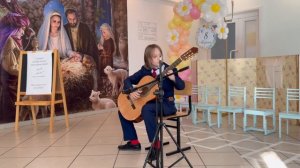Кватромано Венесуэльский вальс гитара на школьном концерте