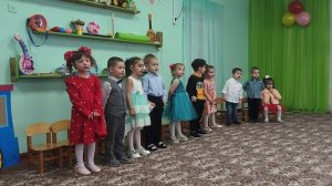 дети поют песню