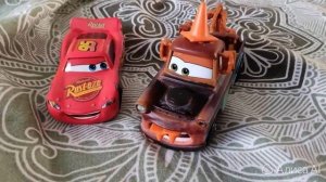 Молния МакКуин и Мэтр разговаривают.