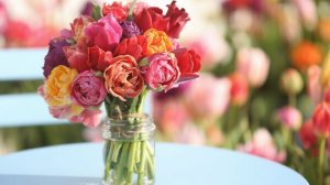 Цены на цветы выросли в преддверии 8 Марта. Сколько стоит букет для любимой дамы?