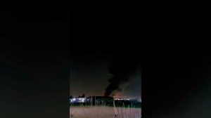 Появились кадры пожара в здании американской инженерно-логистической компании в Ираке.