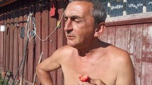 АРХИВ 19-Й ГОД. ПОШЛА КЛУБНИЧКА, НАШ ОГОРОД.