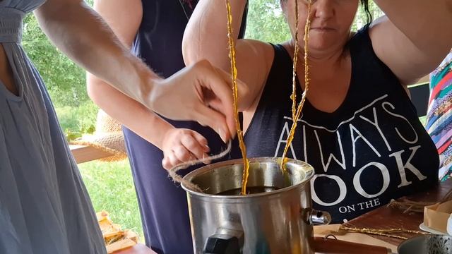 Как вощить фитиль перед изготовлением свечей.